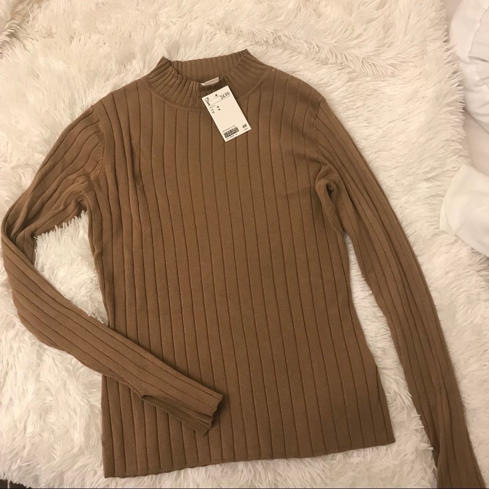 H&M BRAND NEW TURTLE NECK